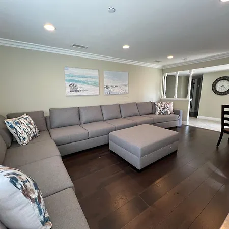 Awesome 4 Bedroom, 3 1/2 Bath Home 1/2 Mile Walk To Disney